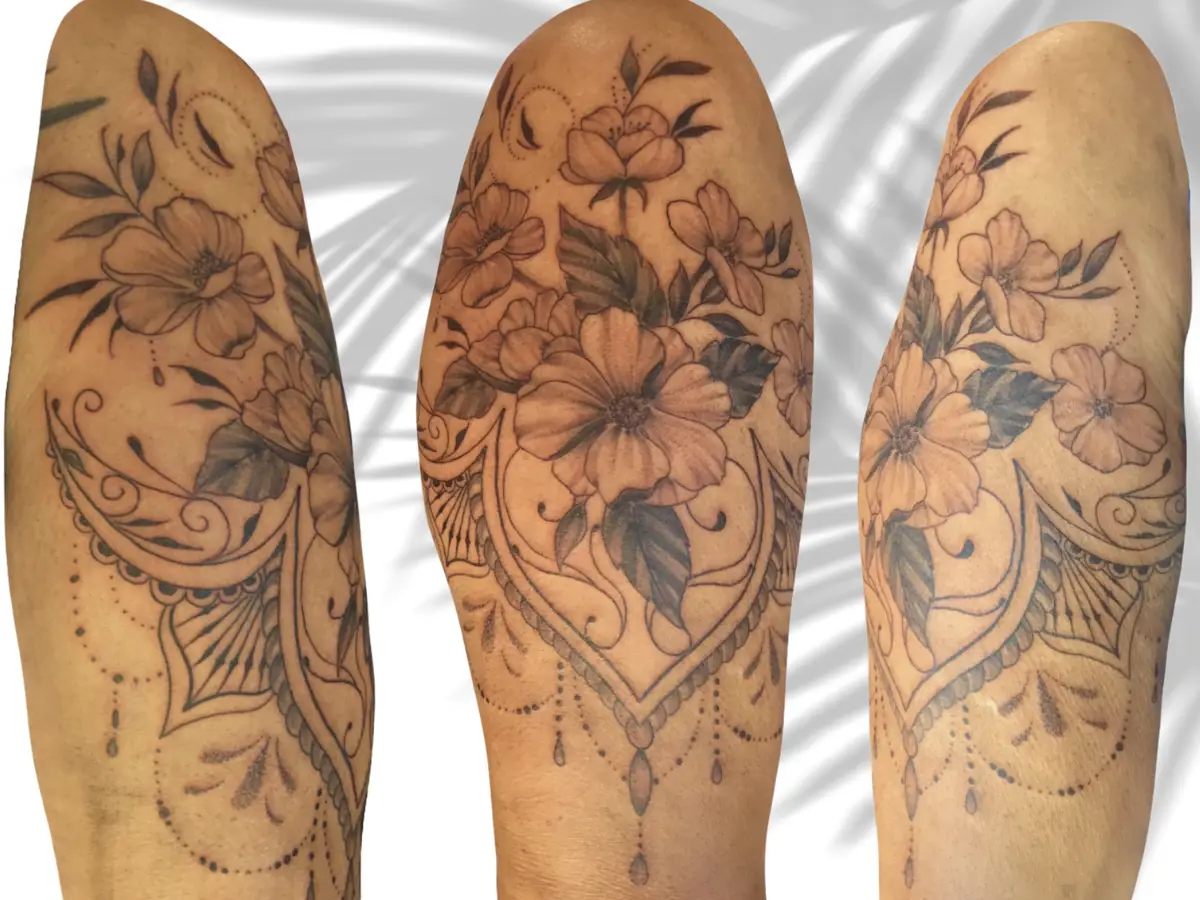 Comparaison entre deux styles de tatouage floral sur le bras : réaliste et minimaliste, réalisés à Toulon.