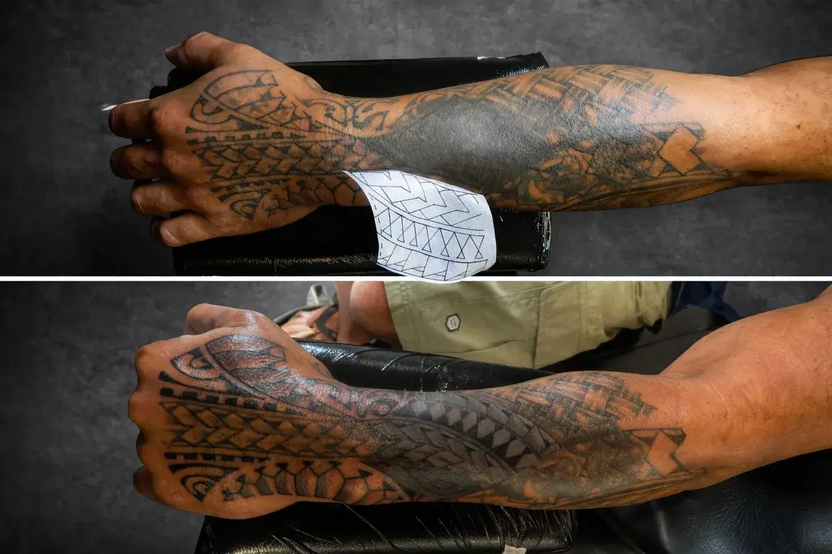 Recouvrement d'un tatouage noir epais par un motif polynesien, cover-up salon Kanea Toulon