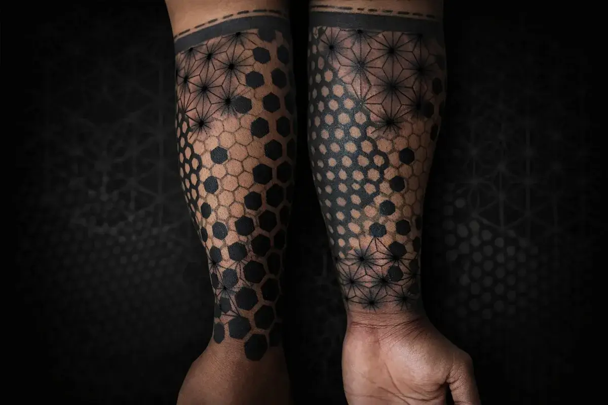 Tatouage avant-bras homme pattern mix - Salon Kanea Toulon