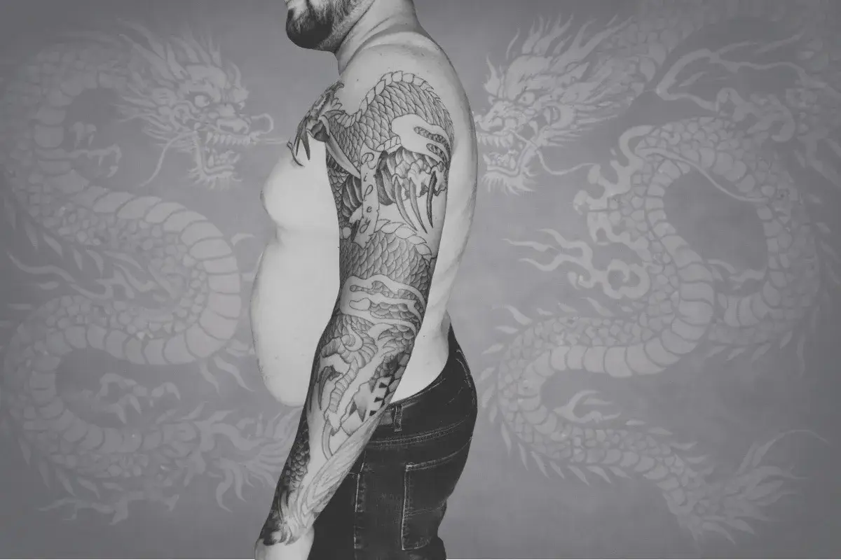 Tatouage bras homme dragon japonais - Salon Kanea Toulon