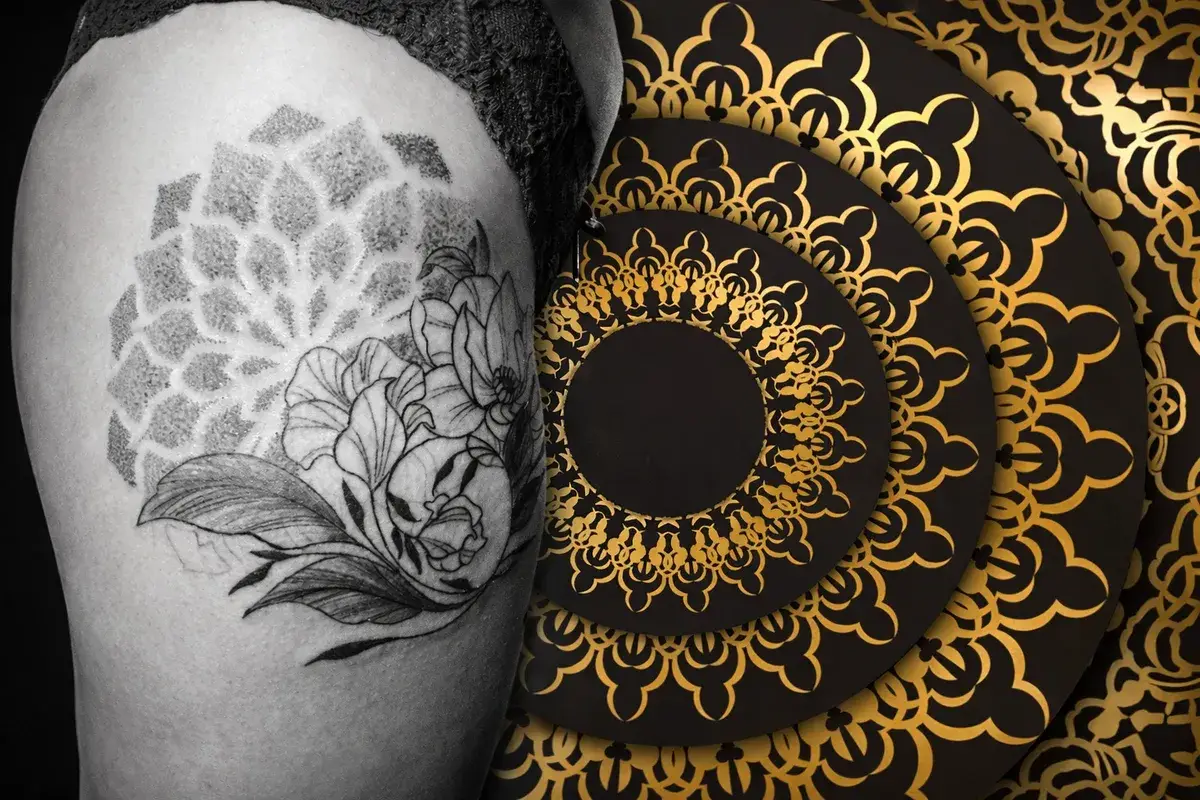 Tatouage mandala hanche femme dotwork floral - Salon Kanea Toulon
